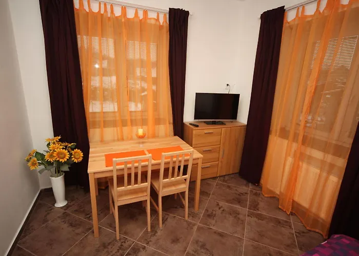 V Roklich & V Roklich 4*